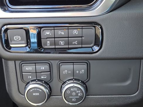 New 2025 GMC Yukon XL Denali w/ Sun & Power Step Package image 12