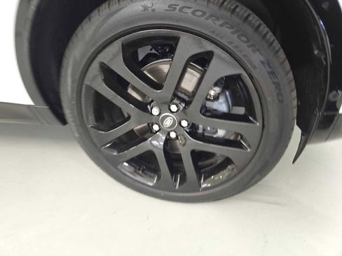 Certified 2025 Land Rover Discovery Sport Dynamic SE image 9