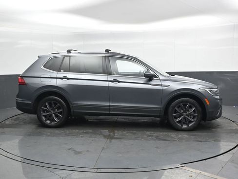 Used 2022 Volkswagen Tiguan SE image 3