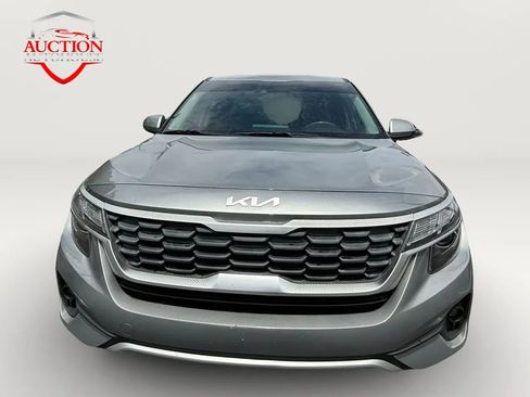 Used 2023 Kia Seltos LX AWD/4WD image 2
