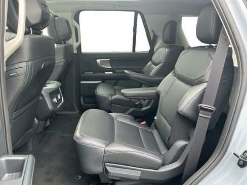 Certified 2026 Ford Expedition Platinum w/ Driver's Package AWD/4WD image 16