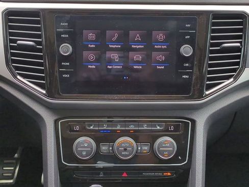 Used 2022 Volkswagen Atlas SEL Premium image 18