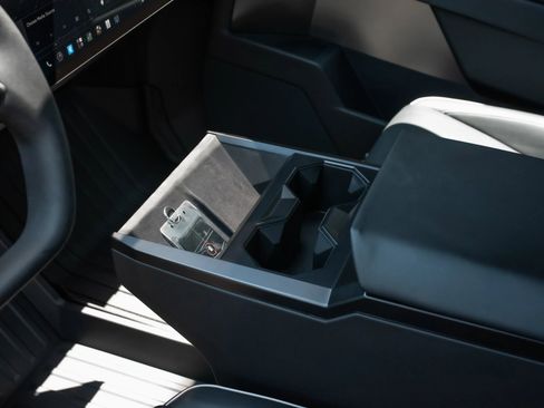 Used 2025 Tesla Cybertruck AWD Crew Cab image 11