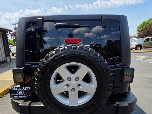 Used 2016 Jeep Wrangler Sport w/ Quick Order Package 24S AWD/4WD image 7