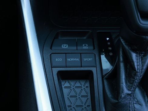 Used 2021 Toyota RAV4 LE image 20