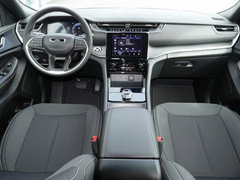 New 2026 Jeep Grand Cherokee L Laredo image 5