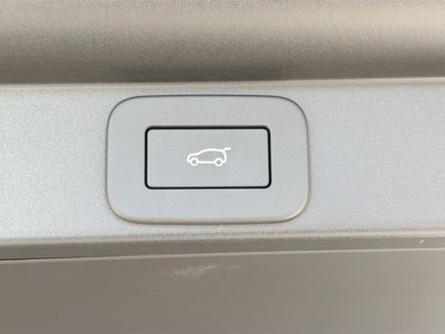 New 2026 Land Rover Range Rover SE image 13