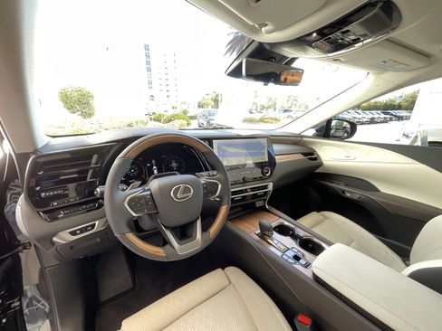 Used 2026 Lexus RX 350 w/ Convenience Package image 9