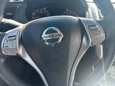 Used 2013 Nissan Altima 2.5 S FWD image 9