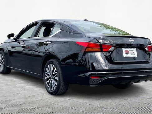 Used 2025 Nissan Altima 2.5 SV image 4
