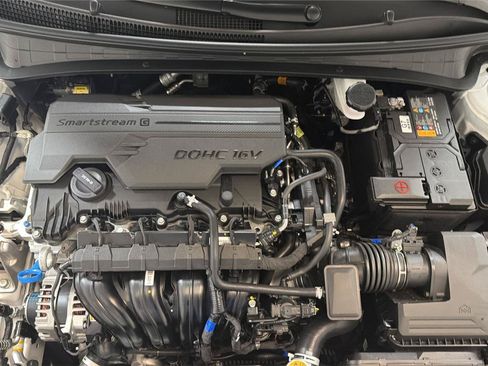 Certified 2026 Hyundai Elantra SE FWD image 9