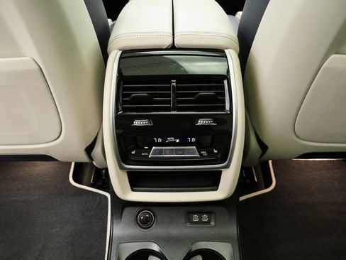 Used 2022 BMW X7 M50i image 25