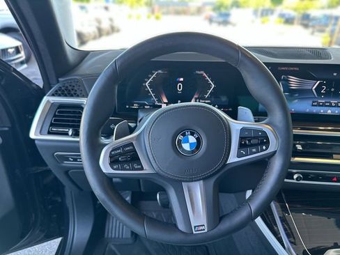 Used 2025 BMW X7 xDrive40i w/ M Sport Package AWD/4WD image 15