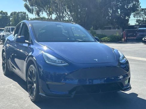Used 2023 Tesla Model Y Long Range AWD/4WD image 4