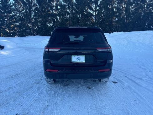 Used 2023 Jeep Grand Cherokee Altitude image 5