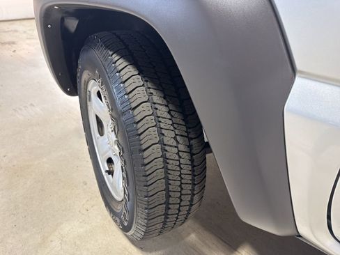 Used 2003 Jeep Liberty Sport image 3