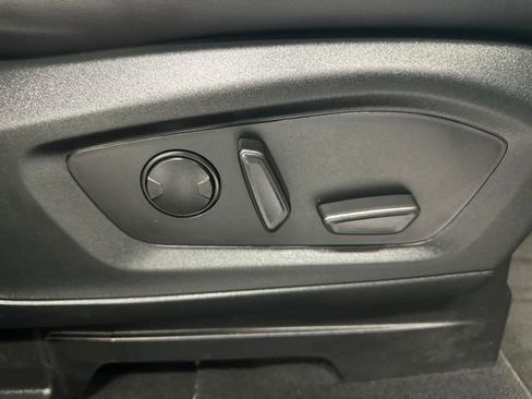 Used 2022 Ford Explorer XLT w/ Equipment Group 202A AWD/4WD image 26