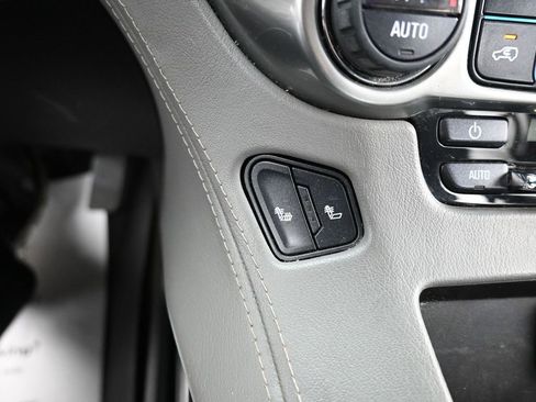 Used 2015 Chevrolet Suburban LT image 29