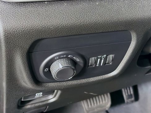 Used 2023 Jeep Grand Cherokee Laredo RWD image 17