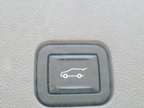Certified 2022 Cadillac XT6 Premium Luxury AWD/4WD image 32