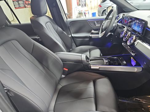 Used 2026 Mercedes-Benz GLB 250 image 10