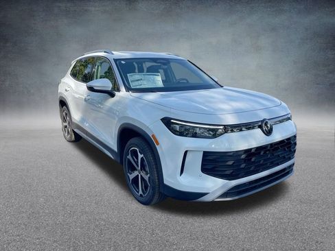 New 2025 Volkswagen Tiguan SE image 33