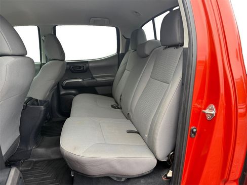 Used 2018 Toyota Tacoma TRD Off-Road image 12