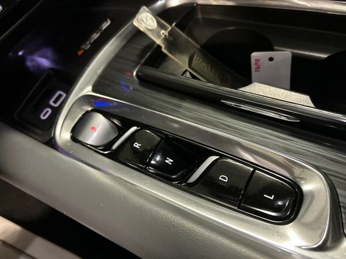 Used 2024 Buick Enclave Essence image 20