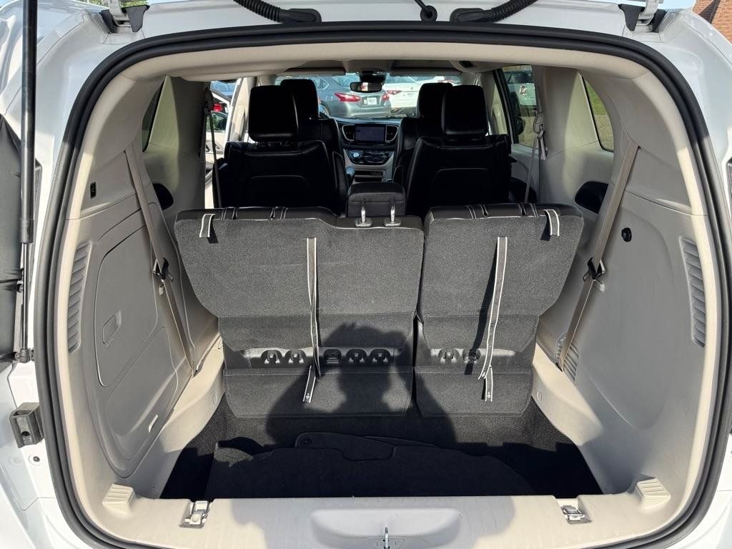 Used 2024 Chrysler Pacifica Limited FWD image 23