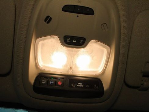 Used 2023 Buick Encore GX Essence image 21