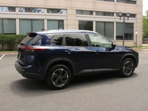 Used 2024 Nissan Rogue SV w/ SV Premium Package AWD/4WD image 7