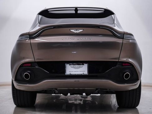 Used 2023 Aston Martin DBX image 8