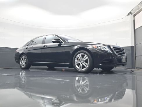 Used 2017 Mercedes-Benz S 550 4MATIC Sedan image 17