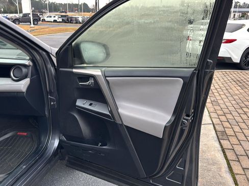 Used 2018 Toyota RAV4 XLE image 12