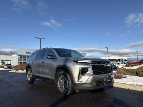 Certified 2025 Chevrolet Traverse LT w/ Driver Confidence Package image 3