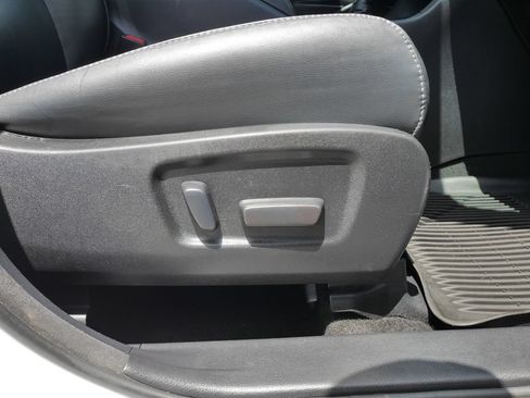 Used 2018 Toyota Highlander SE w/ Carpet Mat Package (TMS) AWD/4WD image 13