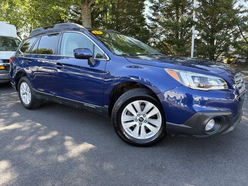 Used 2017 Subaru Outback 2.5i Premium AWD/4WD image 2