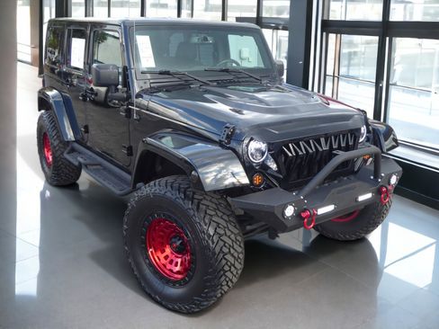 Used 2017 Jeep Wrangler Unlimited Sahara w/ Connectivity Group image 2