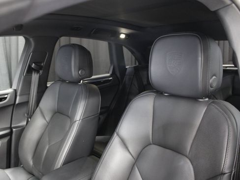 Used 2025 Porsche Macan image 5