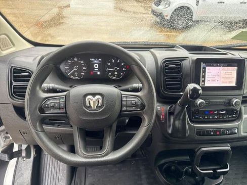 Used 2024 RAM ProMaster 2500 w/ Convenience Group FWD image 5