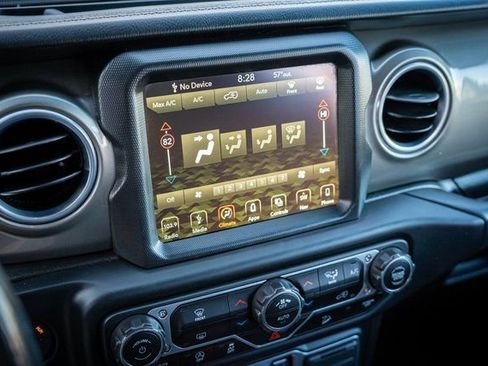 Used 2018 Jeep Wrangler Unlimited Sahara w/ Uconnect 4C Nav & Sound Group image 18