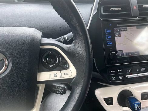 Used 2017 Toyota Prius Four FWD image 28