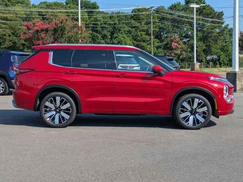 New 2025 Mitsubishi Outlander SEL image 2