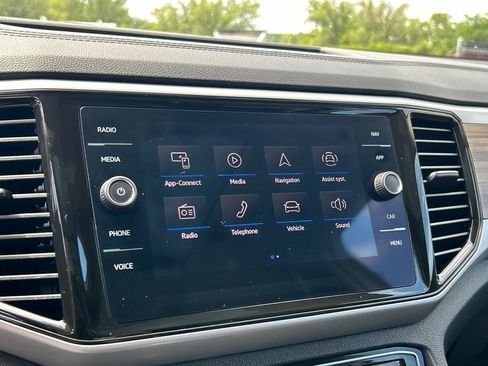 Used 2023 Volkswagen Atlas SEL AWD/4WD image 16