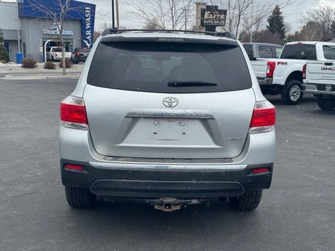 Used 2011 Toyota Highlander SE w/ Tow Pkg image 7