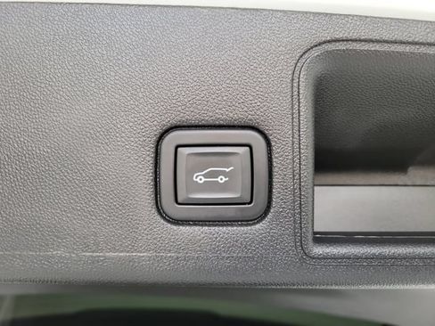Used 2024 GMC Terrain SLT FWD image 11