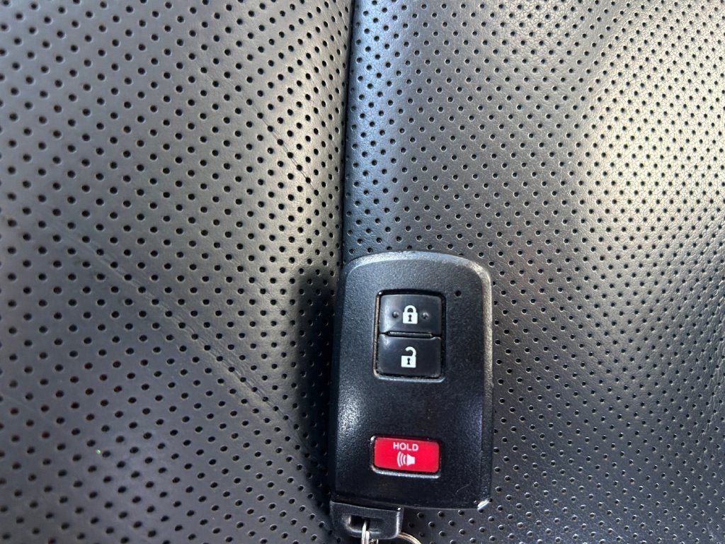 Used 2021 Toyota 4Runner Limited AWD/4WD image 32