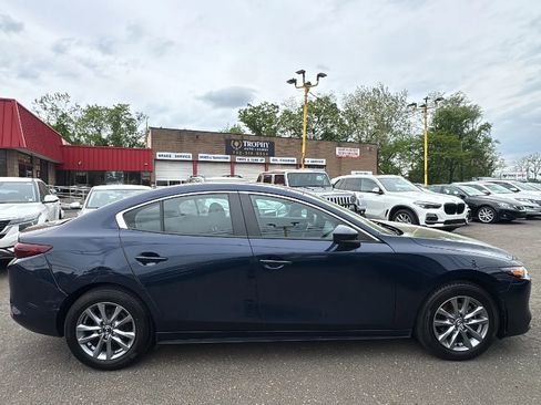 Used 2022 MAZDA MAZDA3 Sedan FWD image 4