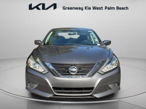 Used 2017 Nissan Altima 2.5 S w/ Power Driver Seat Package FWD image 2
