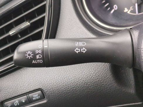 Used 2019 Nissan Rogue SV FWD image 25